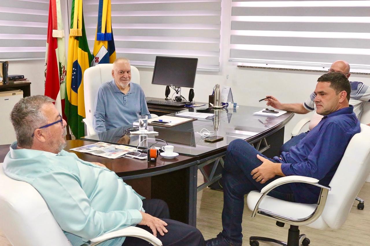 Prefeito Volnei Morastoni retorna à Prefeitura de Itajaí