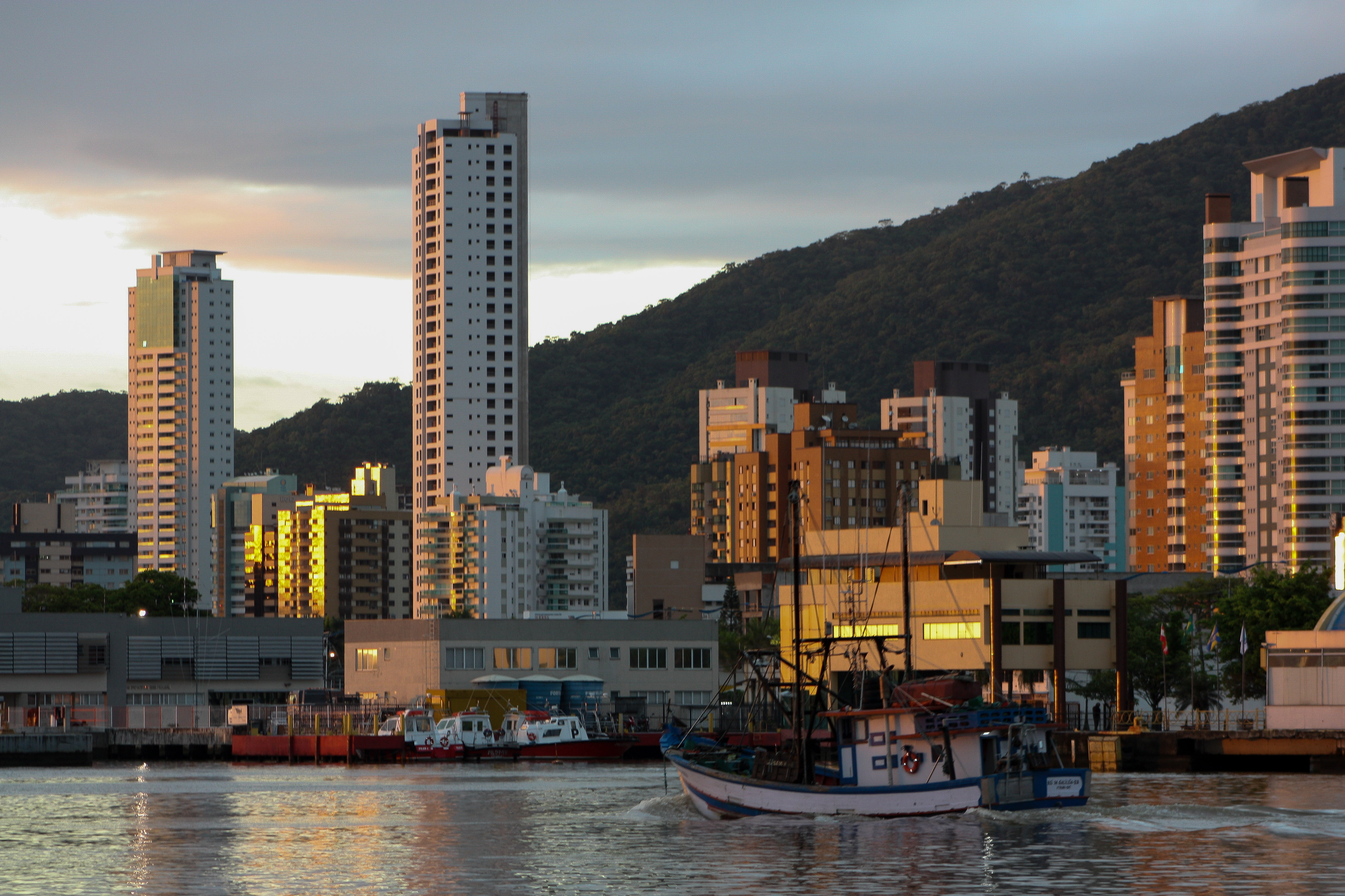 Itajaí adere ao CINCATARINA para garantir mais economia e agilidade aos processos licitatórios