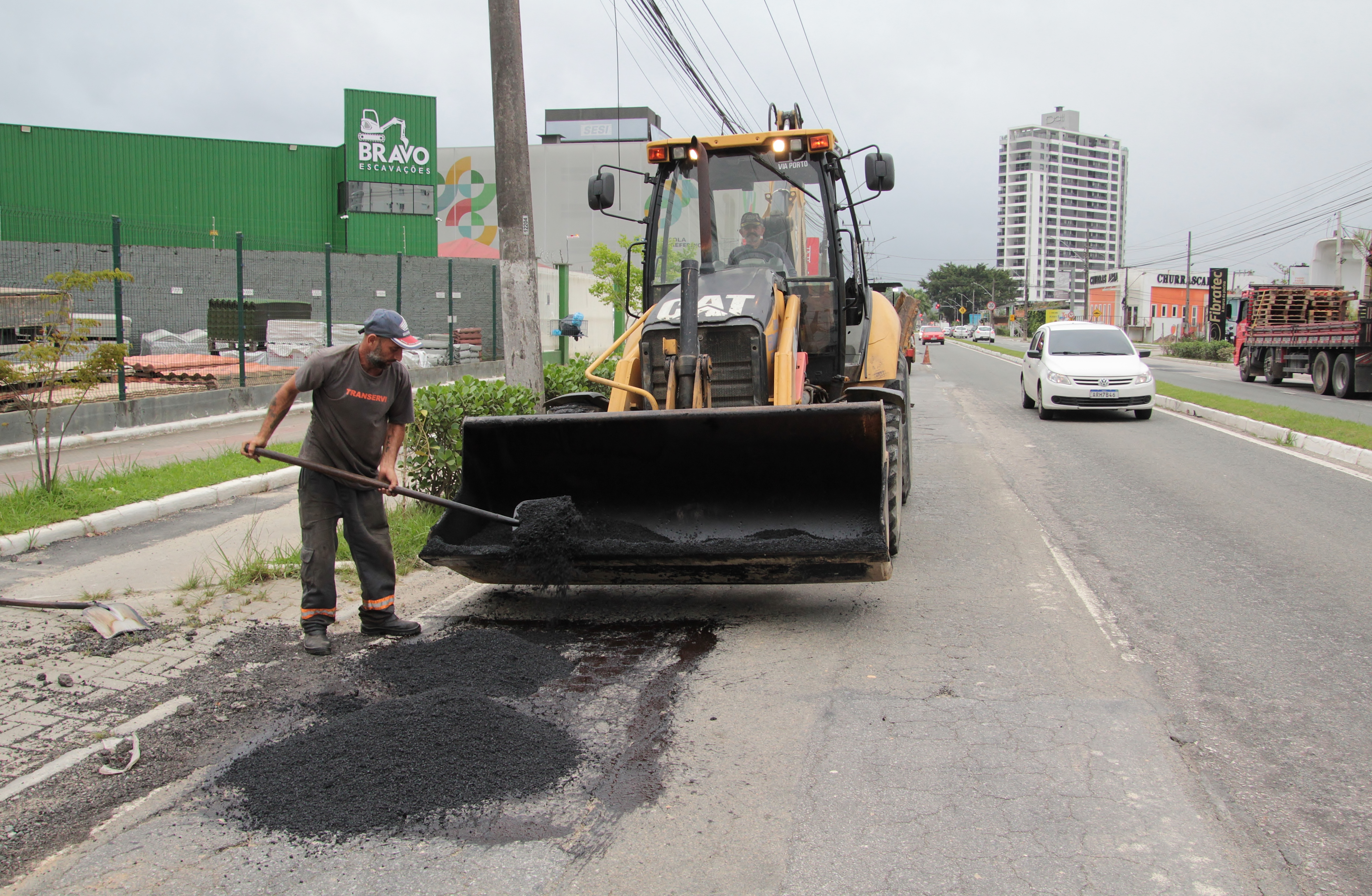 Obras realiza recuperação das principais vias da cidade após semana de chuvas