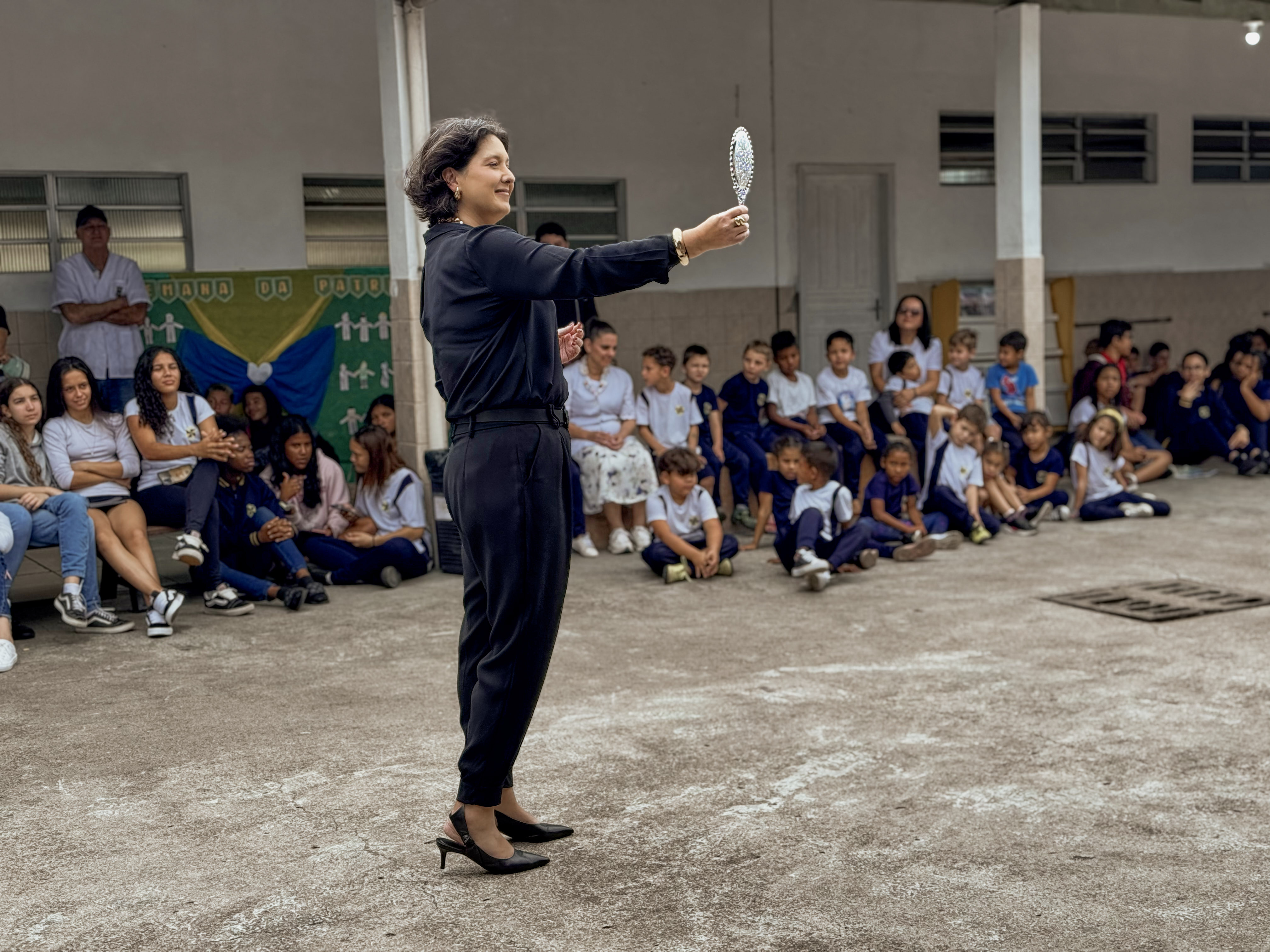 Coro Vozes do Vale leva concertos de música erudita para escolas de Itajaí