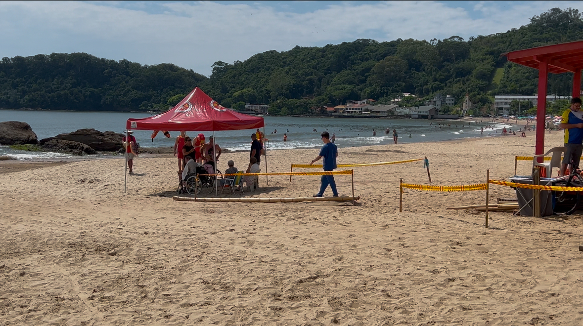 Praia Acessível: projeto de inclusão faz a diferença na vida de pessoas com dificuldade de mobilidade